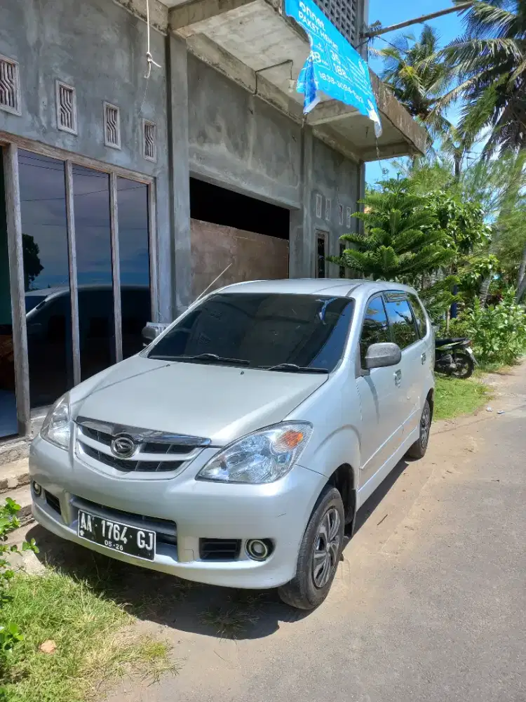 Xenia Li Deluxe 2011 mesin sehat murah