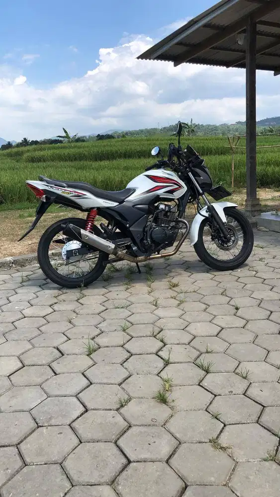 Honda verza putih 2014