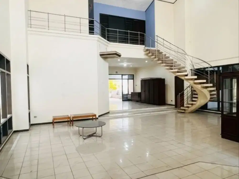 Rumah Kertajaya Indah Selangkah ke Galaxy Mall, pusat kuliner & Merr, membuat aktivitas harian lebih efisien