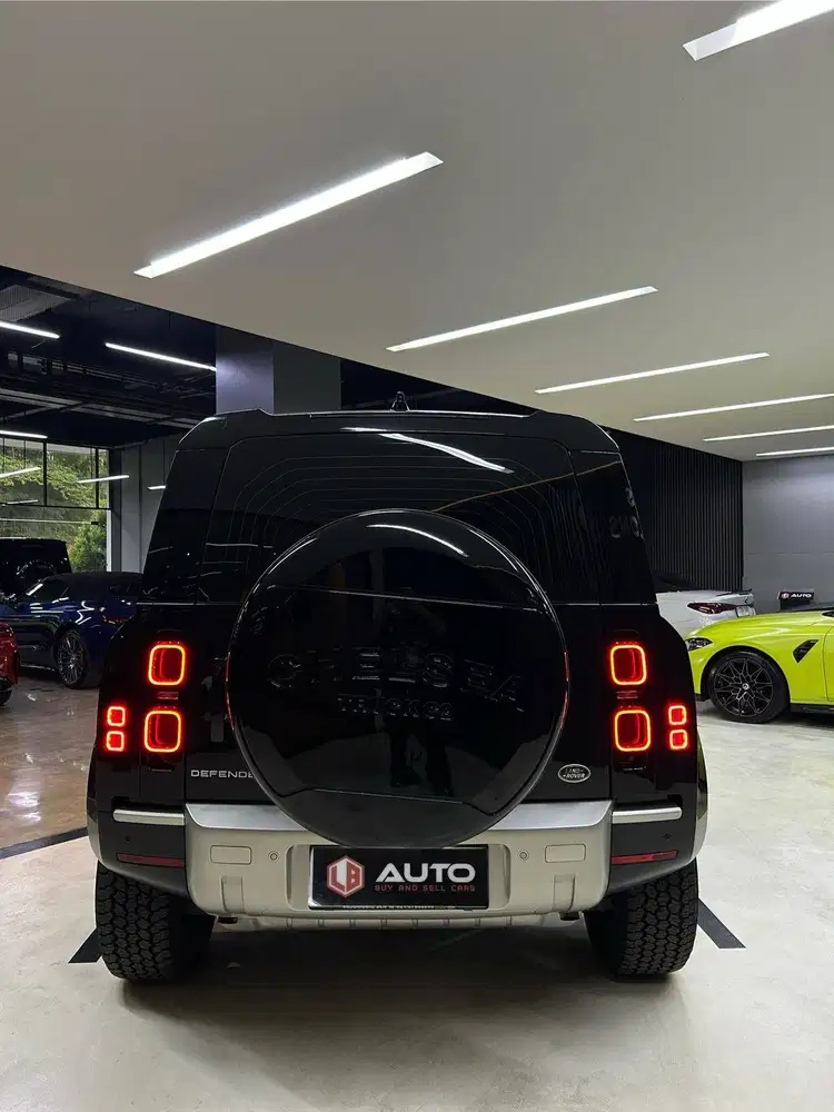 Land Rover Defender 110 SE 2.0 AT 2022 Hitam Km15rb B8FAB