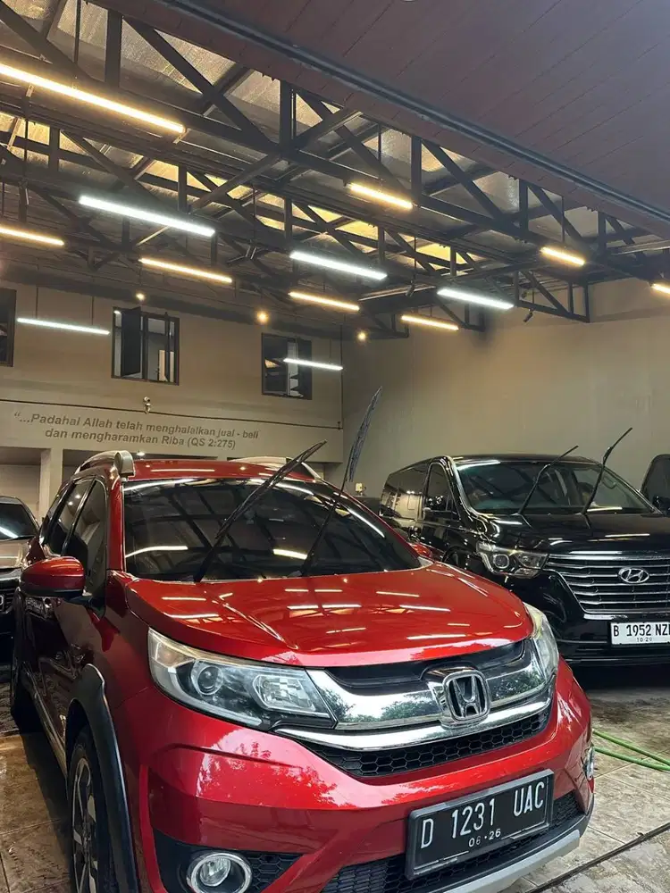 Honda BRV E CVT AT 2016 merah merona