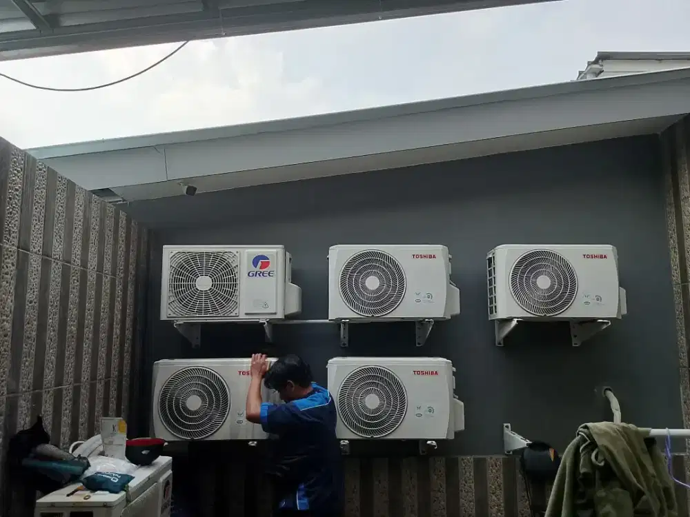 Terima service AC, cuci AC, isi freon AC, bongkar pasang AC, dll