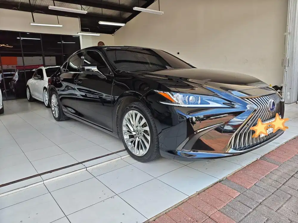 Mewah dan Super Irit BBM . Lexus ES300H Hybrid 2021