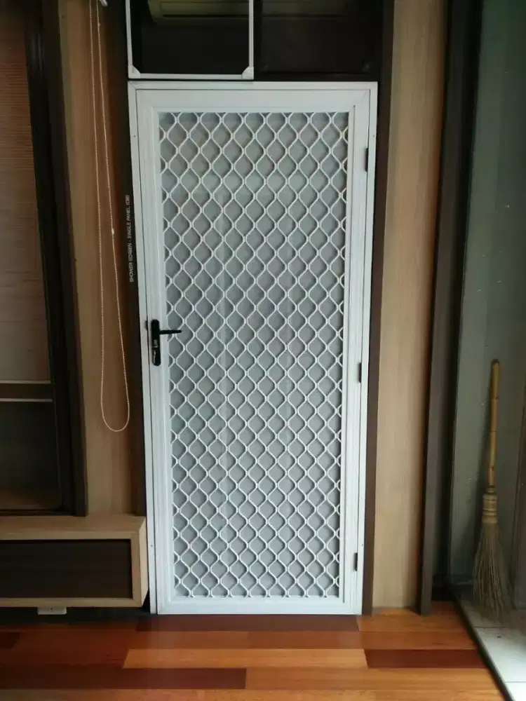 Pintu kawat nyamuk almunium