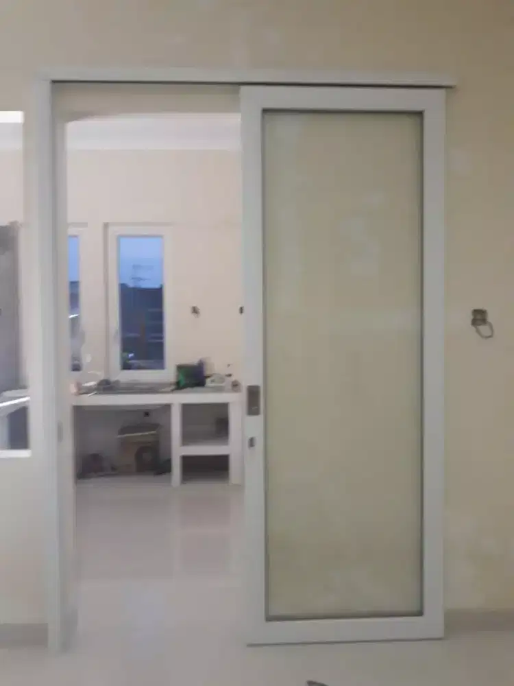 Pintu sleding almunium