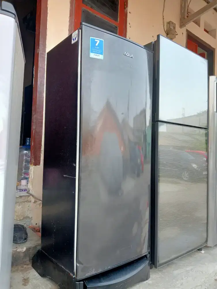 Di jual kulkas AQUA 1 pintu masih orisinil pabrik