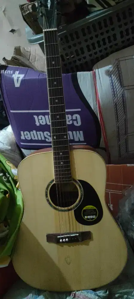 Gitar akustik bagus