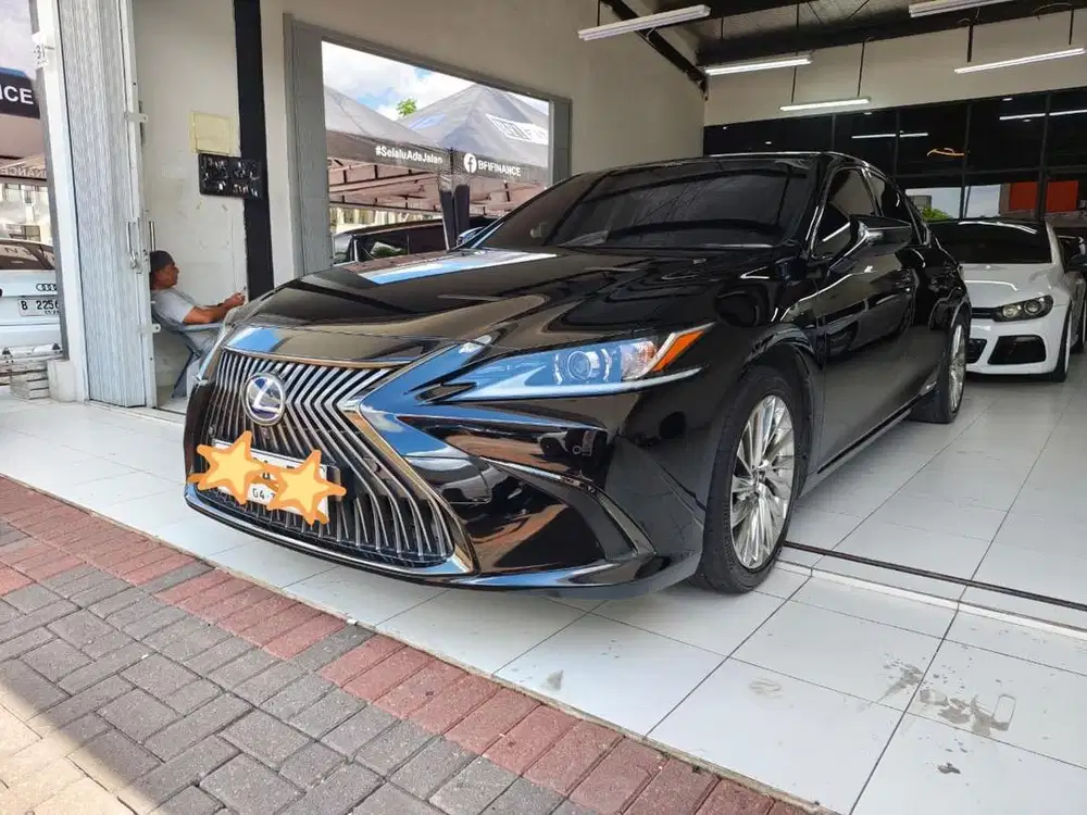 Mewah dan Super Irit BBM . Lexus ES300H Hybrid 2021
