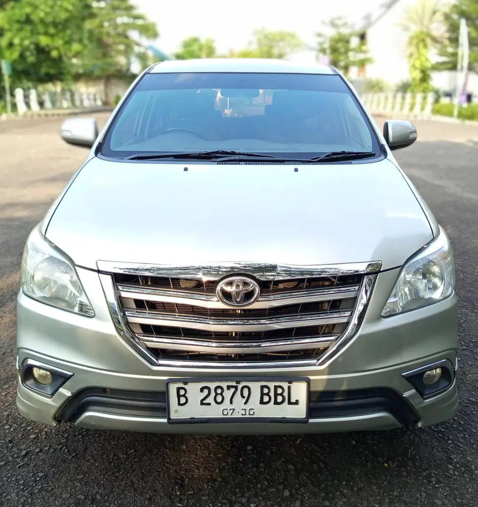 Toyota Kijang Innova Barong 2.0 V Lux AT Bensin 2014 Silver Istimewa
