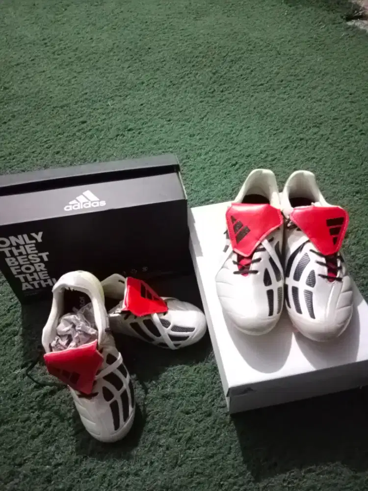 Sepatu Bola Adidas predator champage