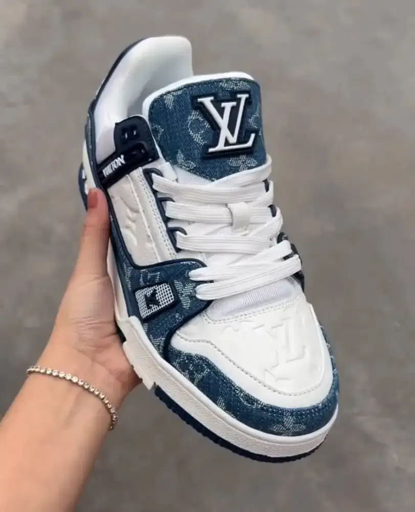 Sepatu LV Trainer desainer original CNH