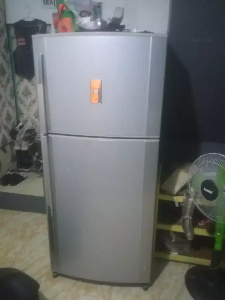 di jual murah kulkas shrap 2 pintu merek sj-p710m-sl 900 ambil