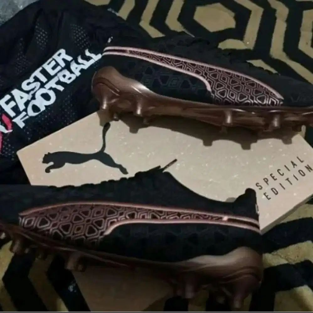 Sepatu bola puma limited edition
