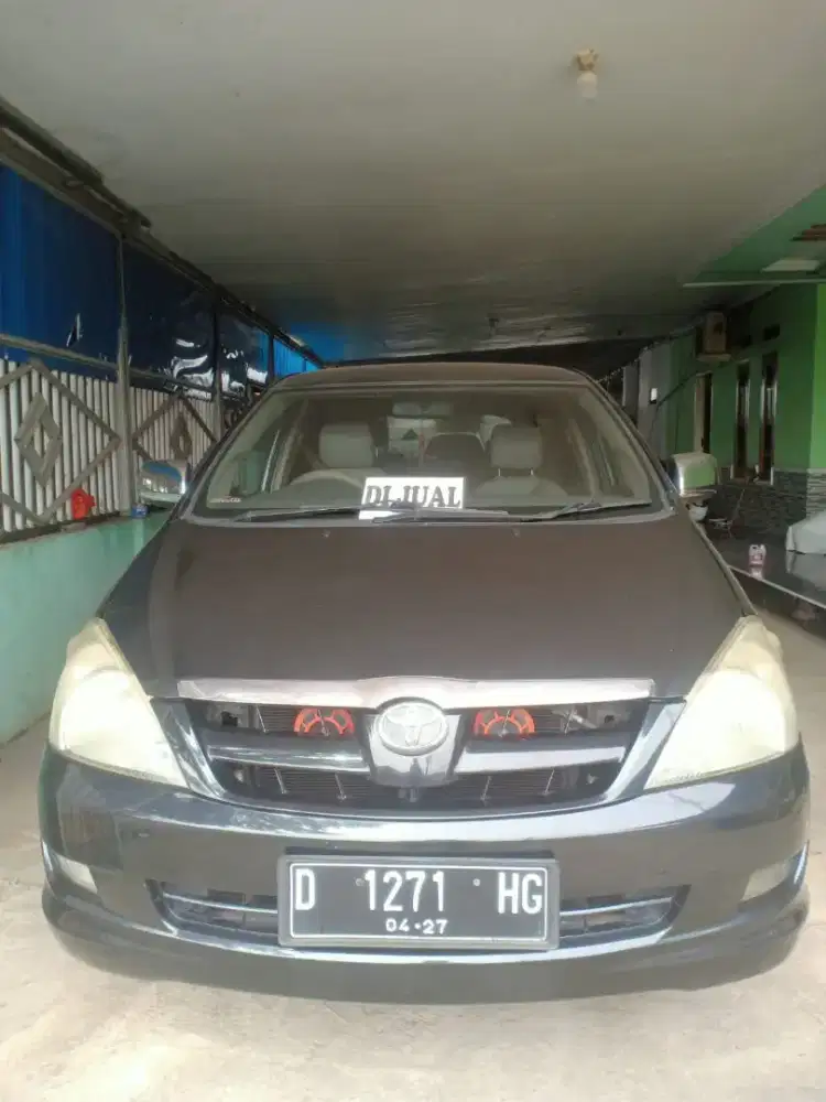 Toyota Kijang Innova 2005 Bensin
