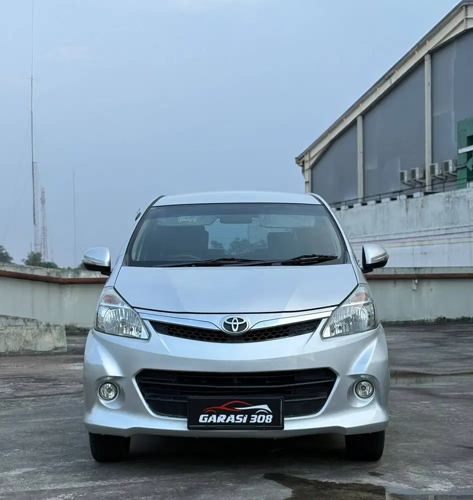 Toyota New Avanza Veloz 1.5 AT Tahun 2014 Warna Silver
