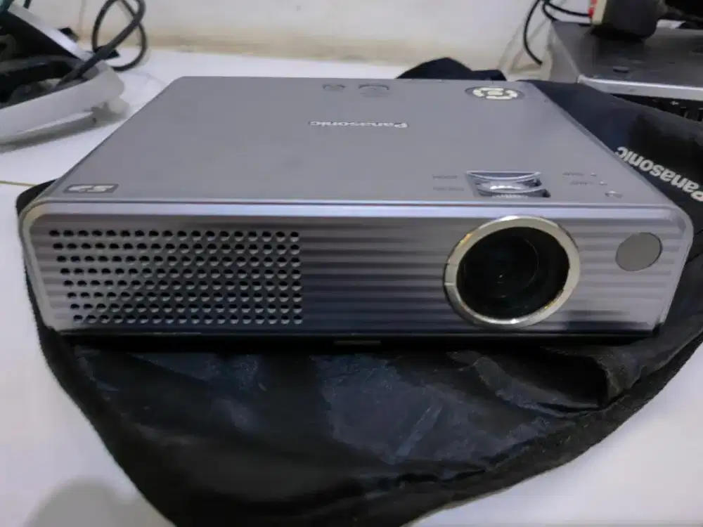 LCD Proyektor Panasonic PT-P1SDEA