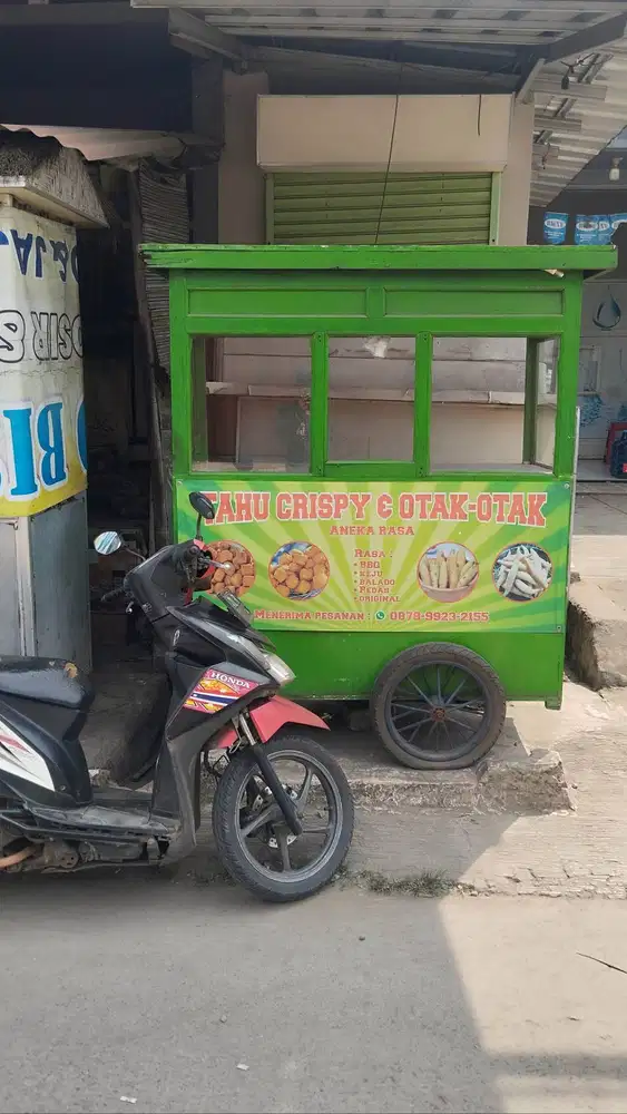 Gerobak bekas jualan, masih bagus ada dua roda besar & satu roda kcil