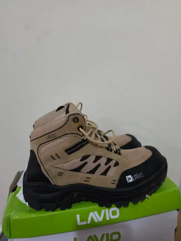 Sepatu trecking hiking merk Lavio