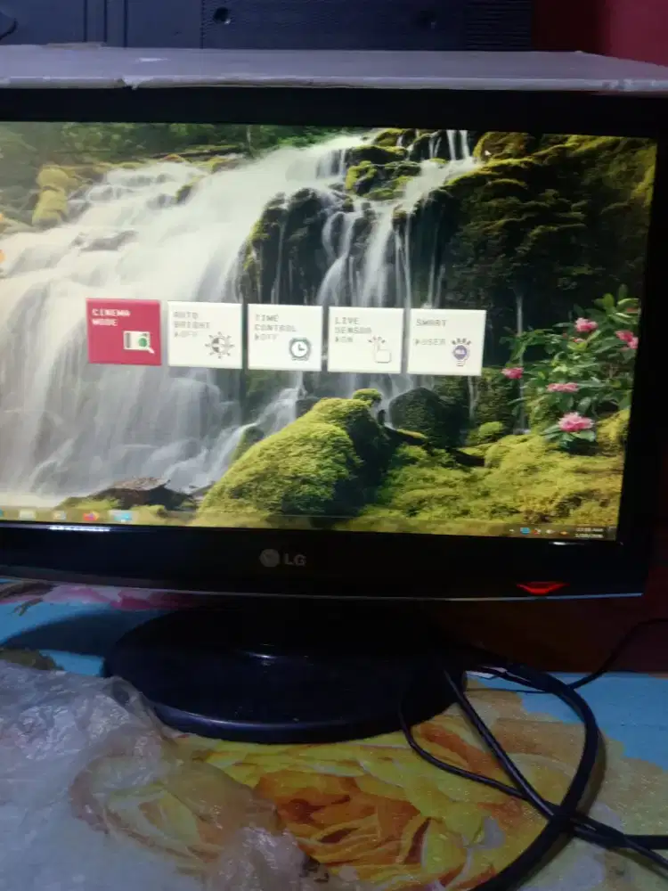 Monitor komputer LG 19