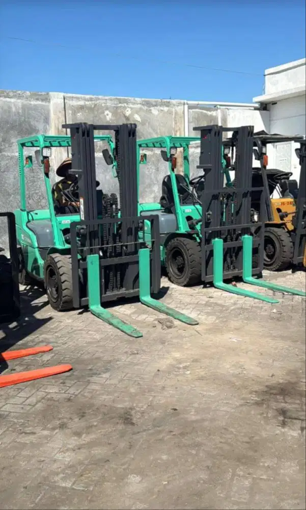 Mitsubishi Grendia 3 Ton Mast Trilift Kondisi Normal Siap Kerja