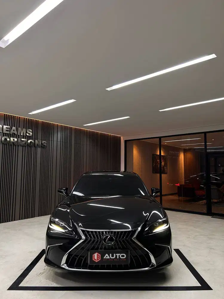 Lexus ES300H AT 2023 ES300 Hybrid Km5rb Hitam B1518SAS