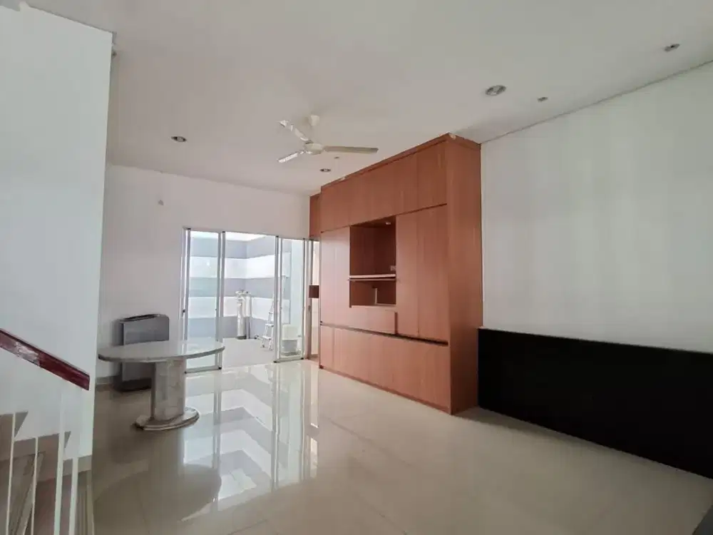 Sewa Rumah Golf Lake 2 Lt, Furnish Lengkap, Kondisi Prima