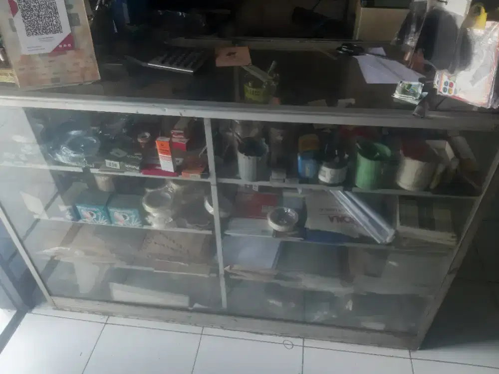 Etalase besar untuk jualan nego