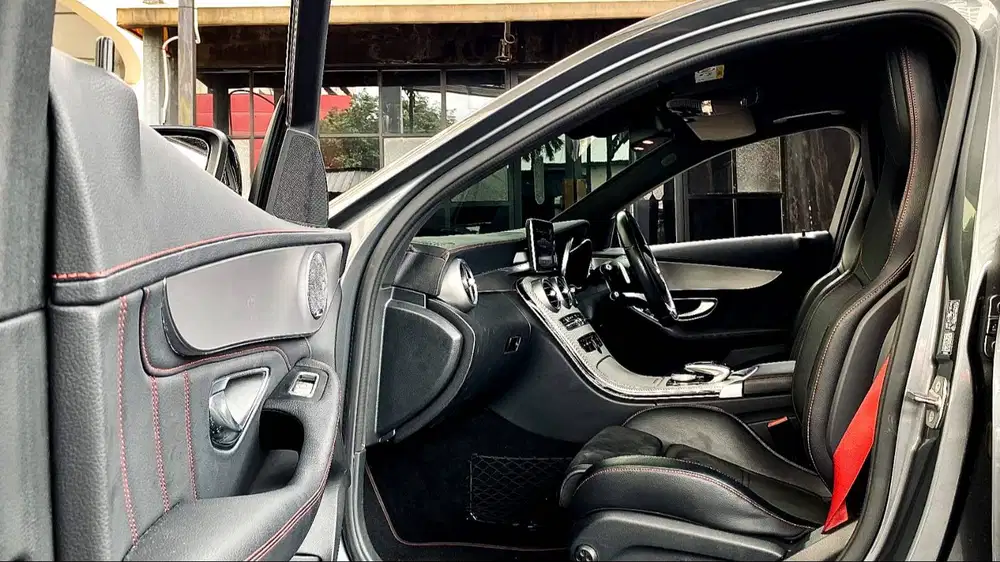 Mercedes Benz C43 AMG 4-Doors 3.0 V6 9G-Tronic 367HP 2017 Selenite