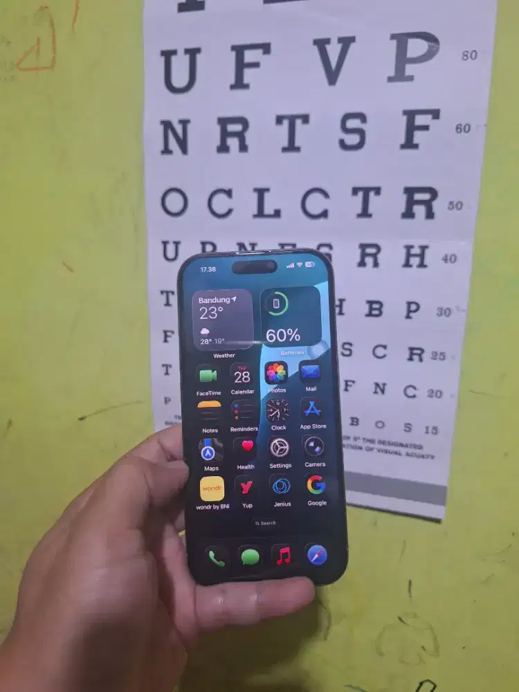 iphone 16 pro 256 natural titanium like new