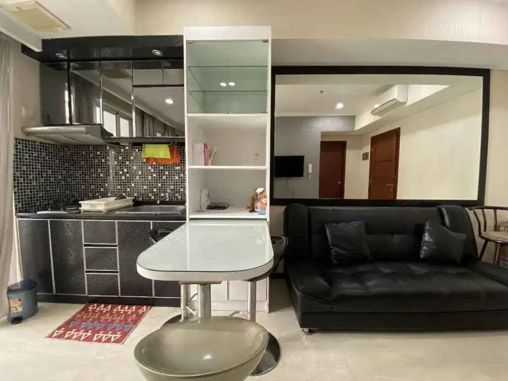 Disewakan Unit Apartemen Royal Mediterania Garden (2BR), Tower Lavender, View kolam