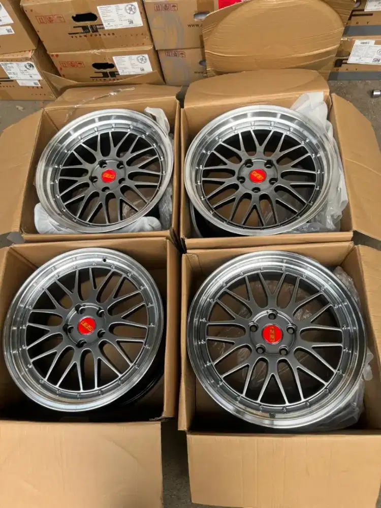 Bbs lm ring 18 lebar 8-9 pcd 5x114,3 ET 40-25 4pcs