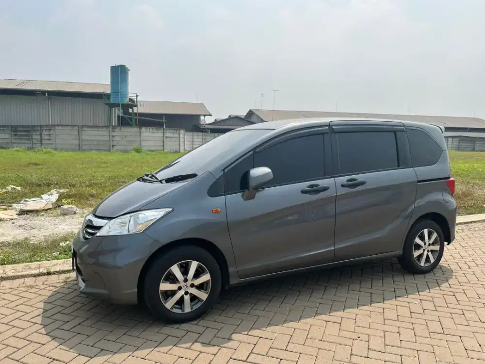 Jual cepat Freed 1,5 AT th 2012