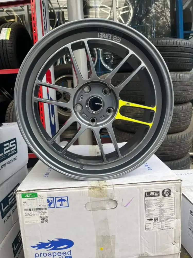 Enkei rpf1 ring 18 lebar 8,5 etpcd 5x114,3 ET 38 camry