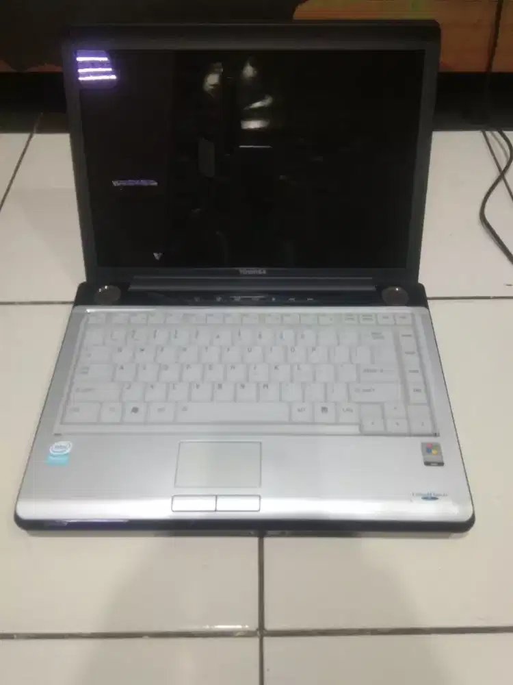 Laptop jadul toshiba M200