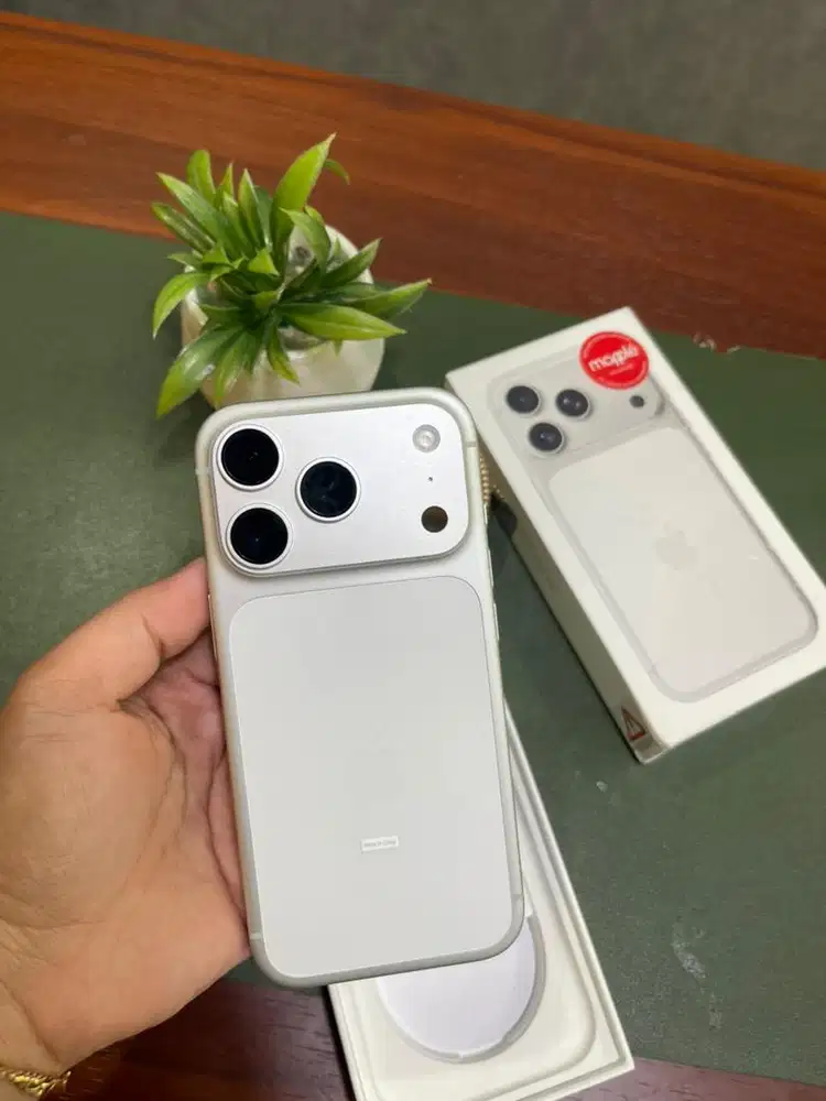 Iphone 17pro 256 Silver Like New Ibox On 06/03/2027 bh100%