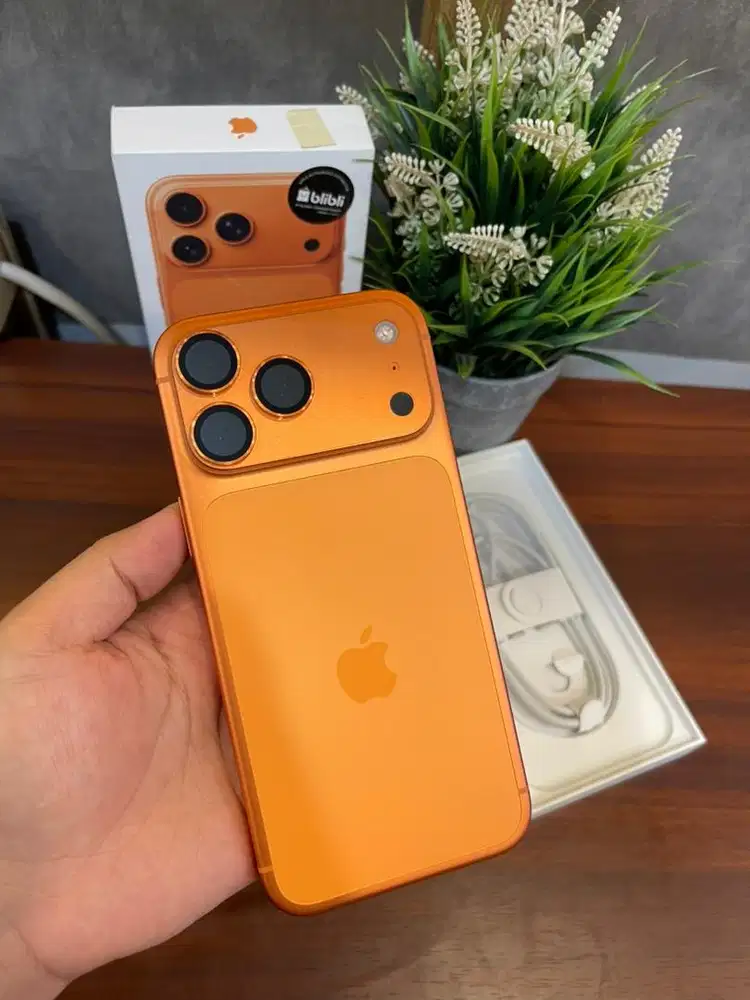 Iphone 17pro max 256 Oren like new ibox On 30/01/2027 bh100%