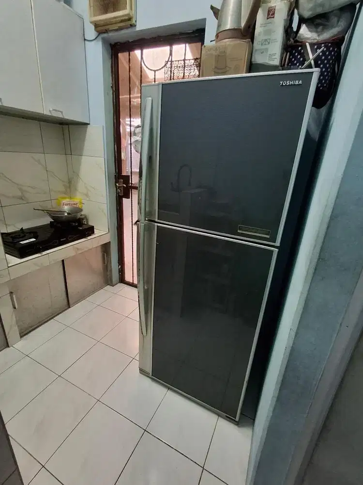 kulkas toshiba jumbo dua pintu