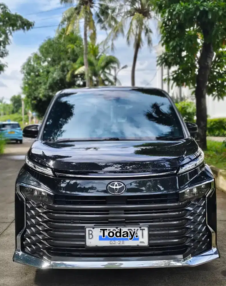 Toyota Voxy 2.0 TSS tahun 2023