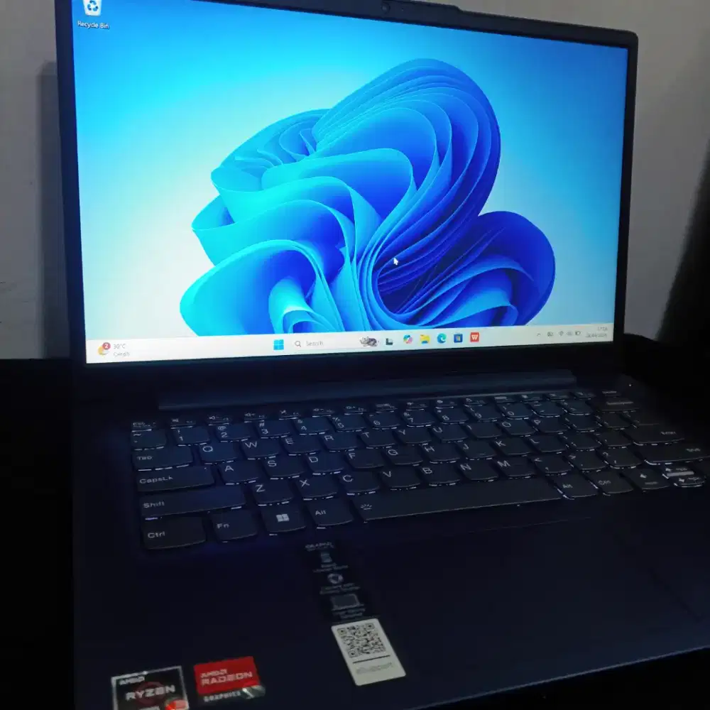 Laptop Lenovo IP S 3 Ryzen 3-7320u Ram:8GB SSD 512GB