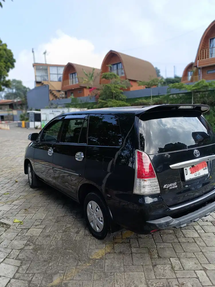 Toyota Kijang Innova 2009 Bensin