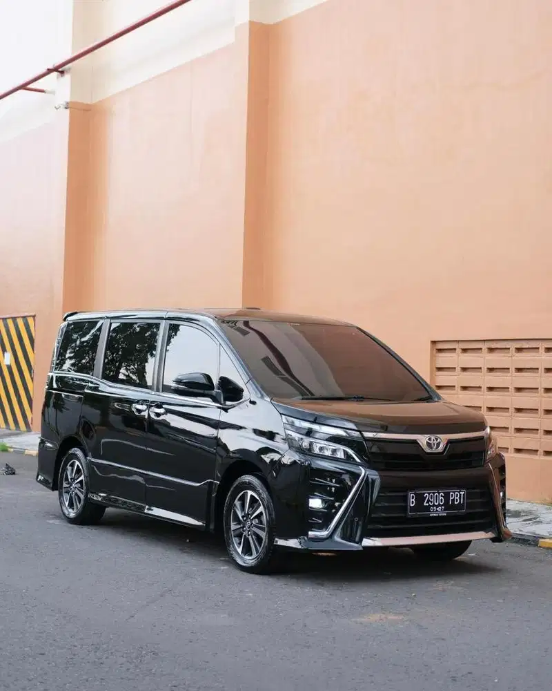(DP 5Jt) TOYOTA VOXY 2.0 AT 2017