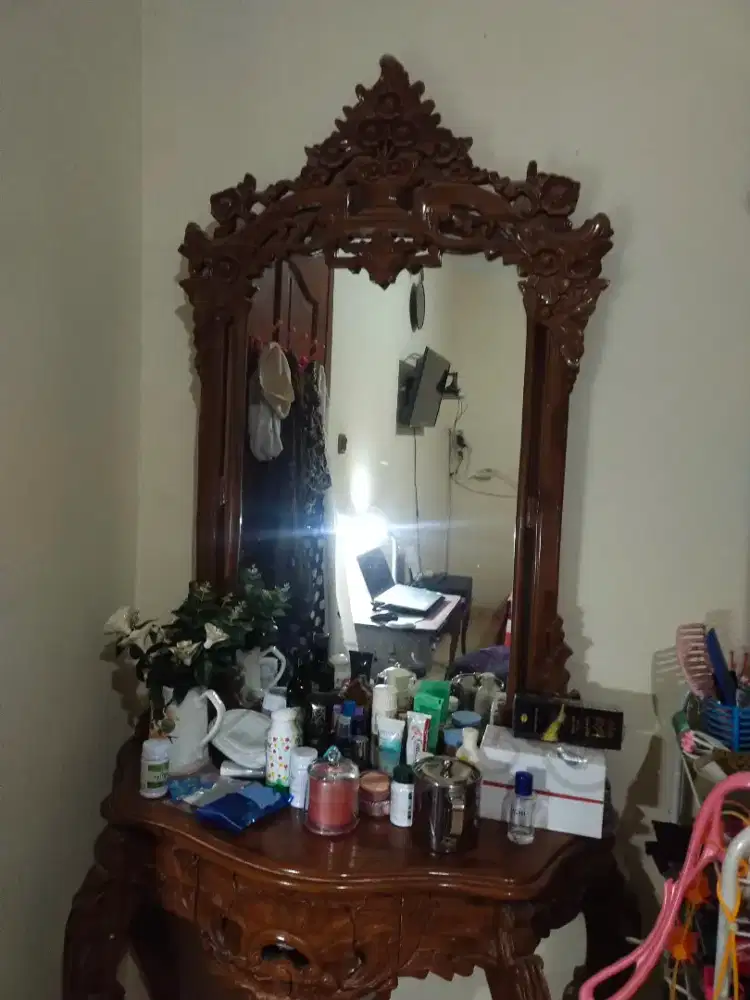 Meja Rias bahan jati