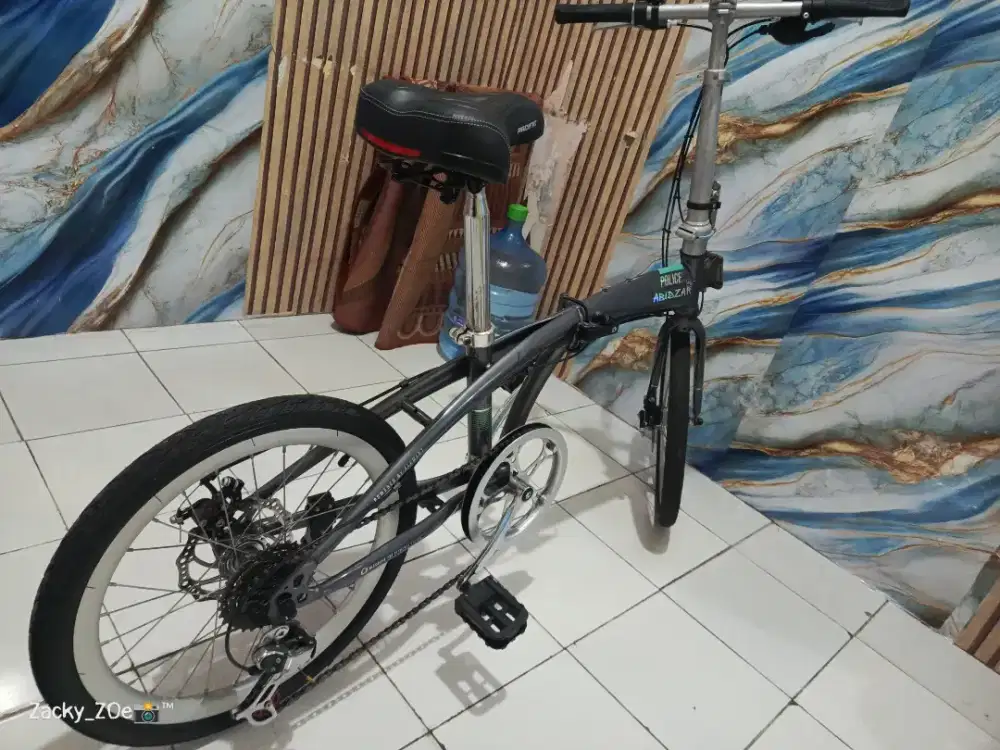 Sepeda lipat 20 inch police
