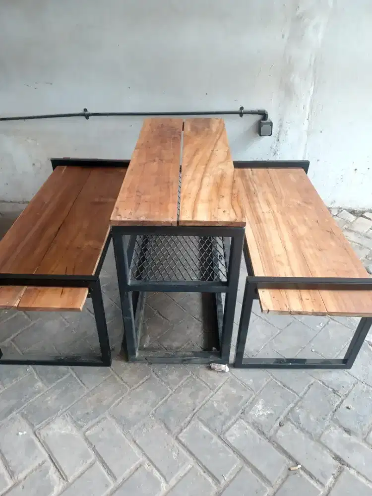 Meja + Bangku Industrial