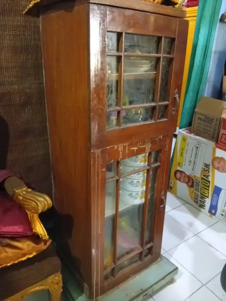 Lemari kayu serbaguna