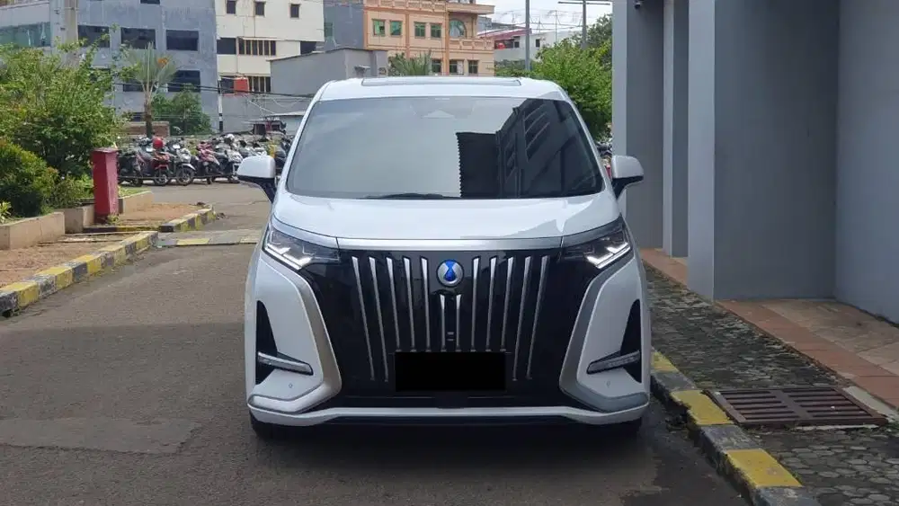 Low km.37perak Denza D9 D 9 Elite Fwd EV AT 2024 Putih