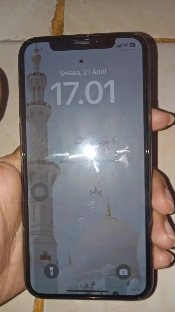 Di jual cepat ip 11 pro 64gb inter sinyal aman