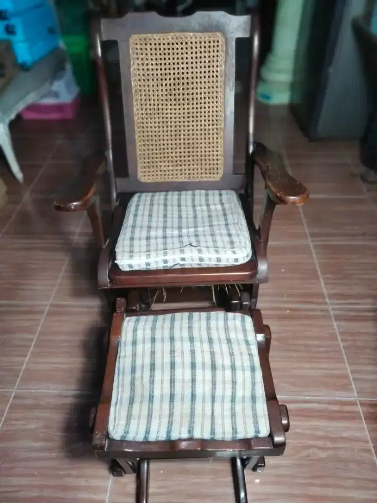 Kursi goyang satu set