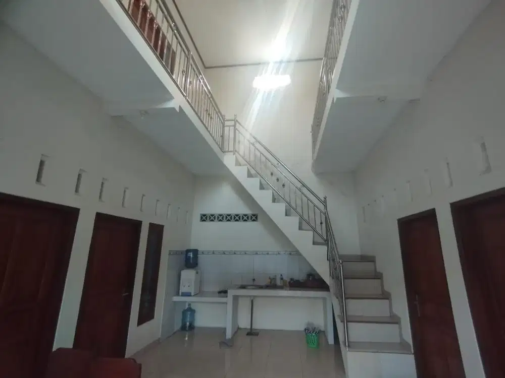 kosan 2 lantai strategis masih aktif 8 pintu