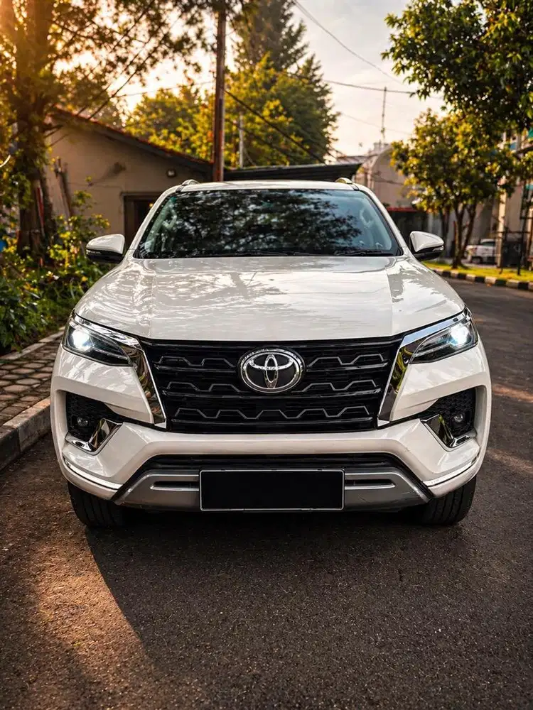 Toyota Fortuner vrz 2.4 2021 a/t  Diesel putih lsg nego pemilik